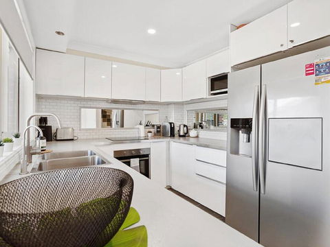 Paradise Holiday @ Fingal Bay - Accommodation Daintree 3