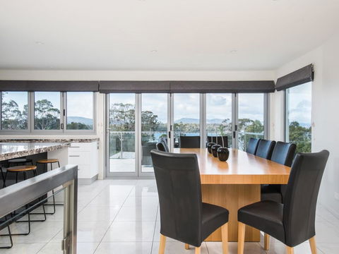 Paradise Point - Tamar Valley 14 Persons Residence With Pool - Accommodation Daintree 0