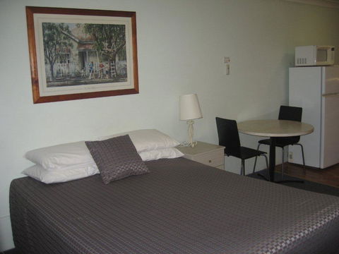 Paramount Motel - Accommodation Daintree 2