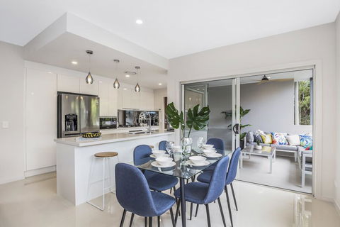 Park Avenue Luxe Townhouse Brand New Sleeps 9 - Accommodation Daintree 3