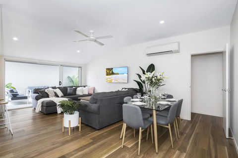 Park Avenue Terrace House Sleeps 9 - Accommodation Daintree 1