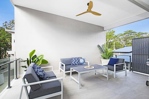 Park Avenue Terrace House Sleeps 9 - Accommodation Daintree 2