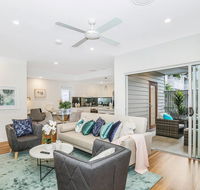 Park Avenue Townhouse Retreat Brisbane Sleeps 10 - Accommodation Daintree