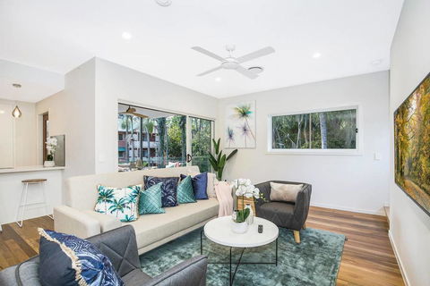Park Avenue Townhouse Retreat Brisbane Sleeps 10 - Accommodation Daintree 3