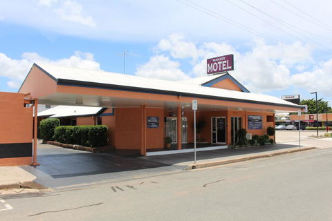 Parkside Motel & Licensed Restaurant - Accommodation Daintree 0
