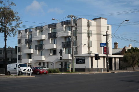 Parkville Place Serviced Apartments - Accommodation Daintree 0