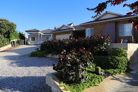 Perth Beachside Holiday House - Accommodation Daintree 1