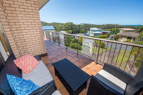 Pet Friendly Lentara St 8 - Fingal Bay - Accommodation Daintree 0