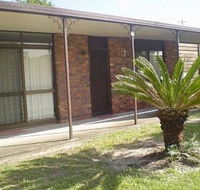 Pet friendly lowset home with room for a boat Wattle Ave Bongaree - Accommodation Daintree