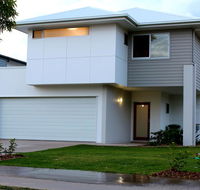 Petrie Beach Holiday Home - Accommodation Daintree