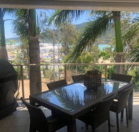 Phil's Place on Airlie - Accommodation Daintree