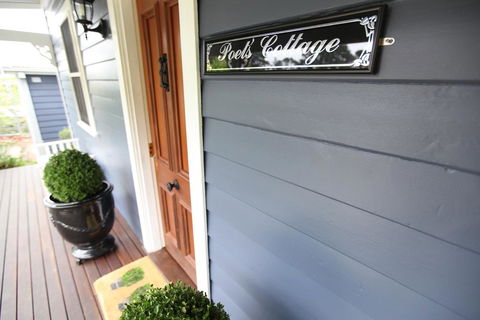 Poet's Cottage - Fireplace, Close To Treks - Accommodation Daintree 2