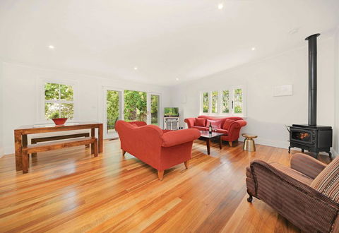 Poet's Cottage - Fireplace, Close To Treks - Accommodation Daintree 0