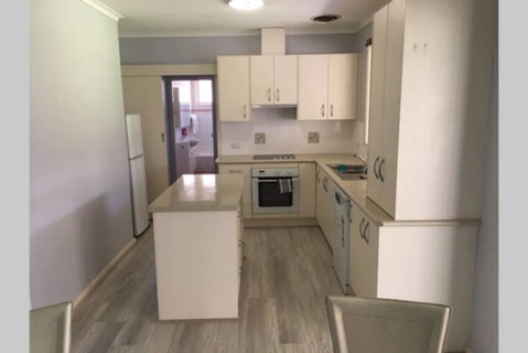 Pretty Home In Quiet Cul De Sac Near Knox City - Accommodation Daintree 3