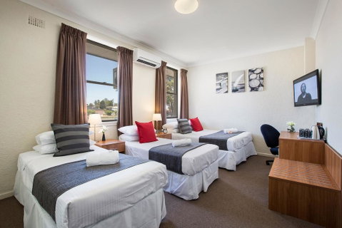 Pritchards Hotel - Accommodation Daintree 2