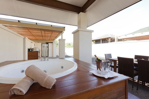 Pullman Palm Cove Sea Temple Resort & Spa - Accommodation Daintree 3