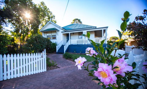 Queen Bee Cottage, Milton - Accommodation Daintree 0