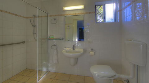 Queens Beach Tourist Village - Accommodation Daintree 3
