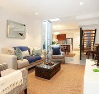 Quiet Family Home With Garden Courtyard Near Cafes - Accommodation Daintree