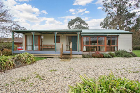 R & R In Bright - Short Walk To Town - Accommodation Daintree 2