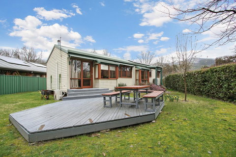 R & R In Bright - Short Walk To Town - Accommodation Daintree 1