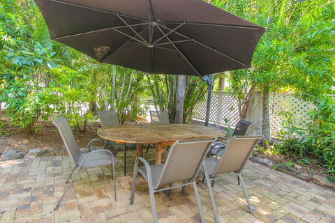 Rare! Modern Unit With Private Fenced Garden Close To The Beach PC5 - Accommodation Daintree 2