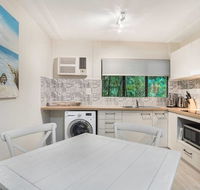Rare Modern Unit with Private Fenced garden Close to The Beach PC5 - Accommodation Daintree