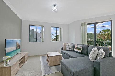 REDFERN 3 BEDROOM APARTMENT FREE PARKING WALK TO CENTRAL STATION NRE187 - Accommodation Daintree 0