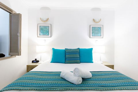 REGAL 32 APARTMENT - SPA BATH - Macrossan St - Accommodation Daintree 1