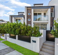 Relax in a Spacious  Modern Townhouse in Asquith - Accommodation Daintree