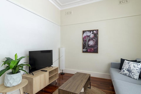 RELAXED FAMILY HOME WILLOUGHBY - Accommodation Daintree 2