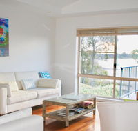 Riverside Views Hawks Nest - Accommodation Daintree