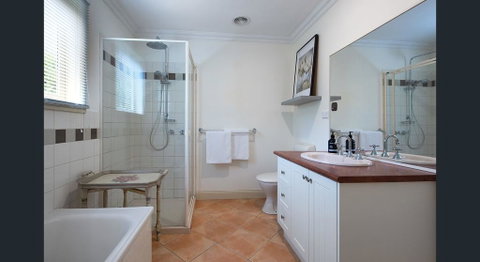Roalies Farm House - Accommodation Daintree 2