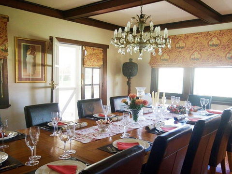 Robin Hill Manor - Rambling Retreat & Tennis Court - Accommodation Daintree 2