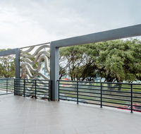 Rockingham Beachfront Apartment - Accommodation Daintree