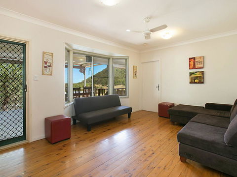 Rosa House In Broke, 4br House In Walking Distance To Cellar Doors - Accommodation Daintree 3