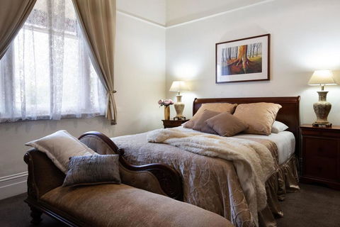 Roses Of Daylesford - Spa & Fire - Accommodation Daintree 0