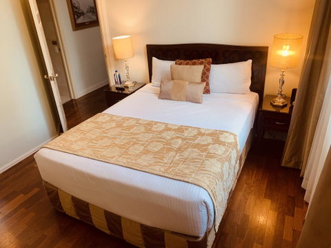 Royal Albert Hotel - Accommodation Daintree 2