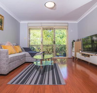 Rustic Hardwood 2 Bedroom Apartment in Randwick - Accommodation Daintree