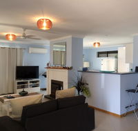 Salty Air Apartments Kingscote Kangaroo Island - Accommodation Daintree