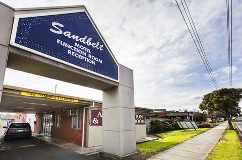 Sandbelt Club Hotel - Accommodation Daintree 3