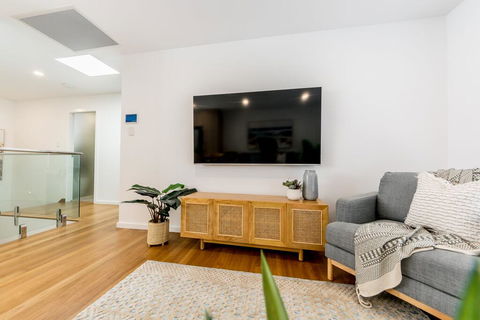 Sandcastle, 26a Winsor Street - Accommodation Daintree 2