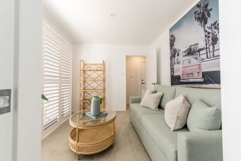 Sandcastle, 26a Winsor Street - Accommodation Daintree 3