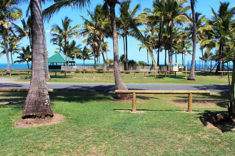 Sarina Beach Motel - Accommodation Daintree 1