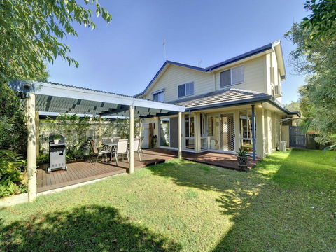 Sea Whispers @ Fingal Bay - Accommodation Daintree 0