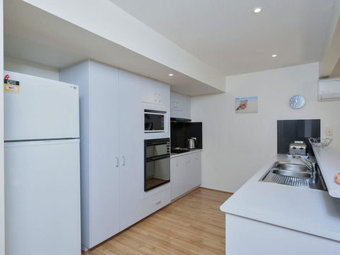 Sea Whispers @ Fingal Bay - Accommodation Daintree 1