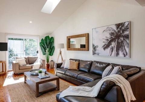 Seagrass House - Modern North Avoca Oasis - Accommodation Daintree 0
