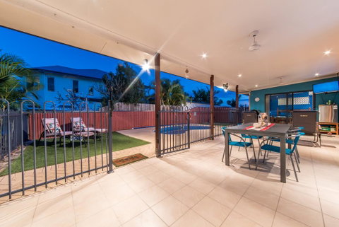 Seaside Hideaway- Hideaway Bay - Accommodation Daintree 1