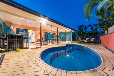 Seaside Hideaway- Hideaway Bay - Accommodation Daintree 0