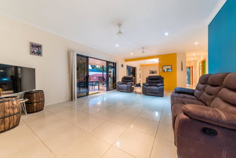 Seaside Hideaway- Hideaway Bay - Accommodation Daintree 3